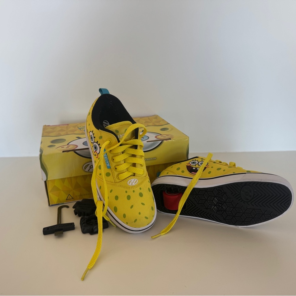 Heelys Yellow SpongeBob Kids' Sneakers with Green Dots